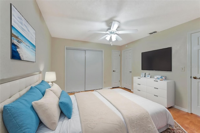 935 Northern Dancer Way Unit 107, Casselberry, FL 32707 - bedroom with a closet, a ceiling fan, baseboards, and light wood-style floors