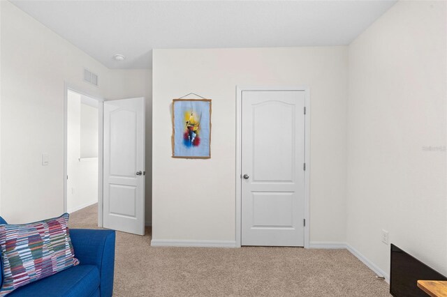 616 Griffon Ave, Lake Alfred, FL 33850 - sitting room with light colored carpet and baseboards