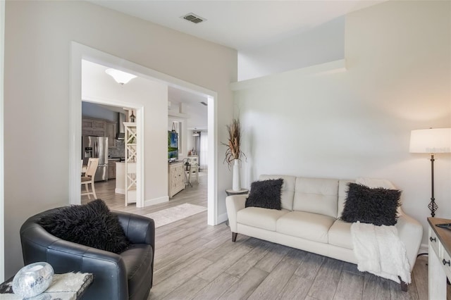2113 Kirkland Lake Dr, Auburndale, FL 33823 - living area featuring light wood-style floors