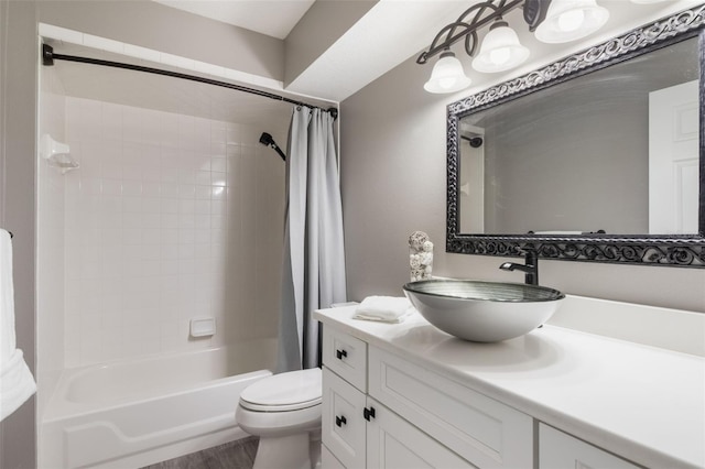 2113 Kirkland Lake Dr, Auburndale, FL 33823 - bathroom featuring vanity, shower / tub combo, and toilet