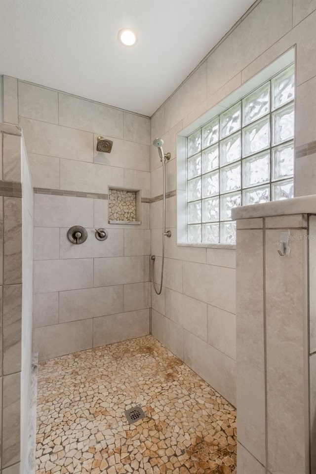 2113 Kirkland Lake Dr, Auburndale, FL 33823 - full bathroom with tiled shower