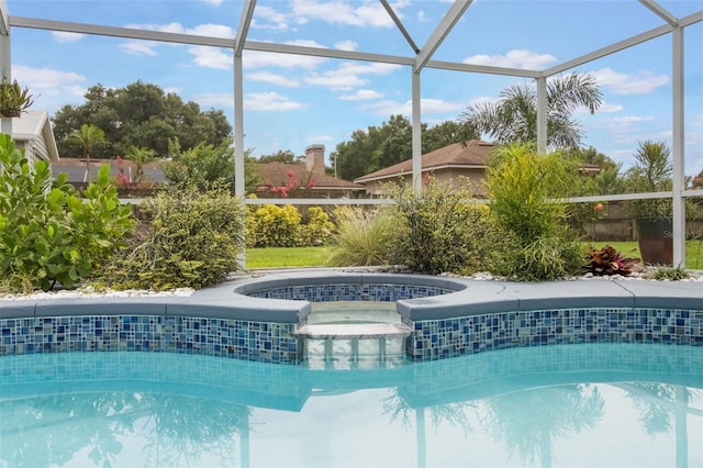 2113 Kirkland Lake Dr, Auburndale, FL 33823 - view of swimming pool with a lanai and a pool with connected hot tub