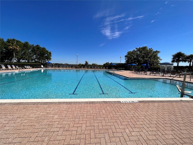14936 Masthead Landing Cir, Winter Garden, FL 34787 - community pool with a patio