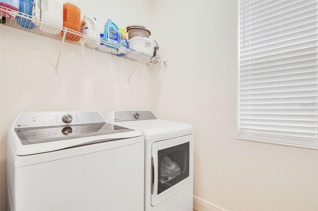 14655 Erice Ave, Clermont, FL 34714 - laundry room featuring washer and dryer and baseboards