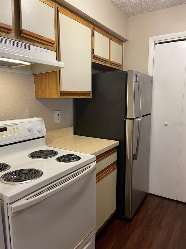 238 Afton Sq Unit 106, Altamonte Springs, FL 32714 - kitchen featuring white electric stove, under cabinet range hood, light countertops, dark wood-style floors, and a textured ceiling