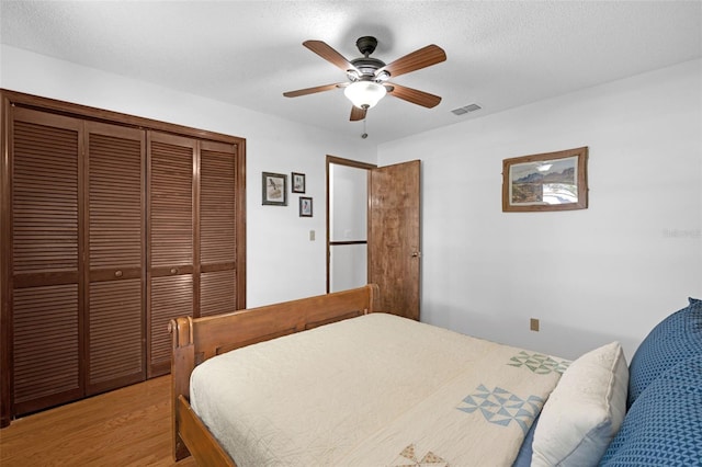 1830 W Clinton Dr, Saint Cloud, FL 34769 - bedroom with a closet, light wood-type flooring, and a ceiling fan