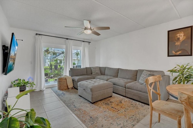 5635 Blue Shadows Ct Unit 3, Orlando, FL 32811 - tiled living area with ceiling fan