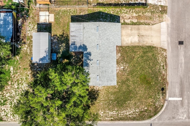aerial view of property and surrounding area