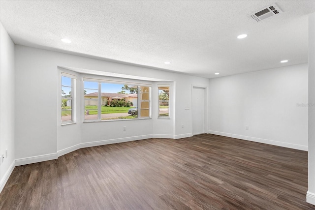 611 Lakespur Ln, Altamonte Springs, FL 32714 - unfurnished room with wood finished floors, a textured ceiling, recessed lighting, and baseboards