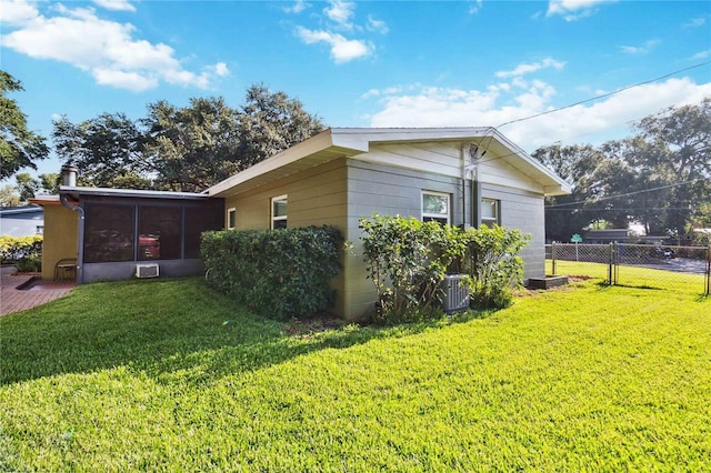 3118 Walnut St, Winter Haven, FL 33881 - view of side of home with a sunroom