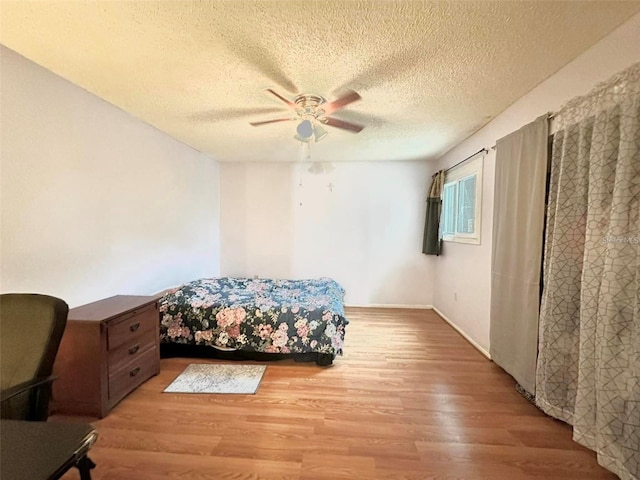 912 Lake Destiny Rd Unit F, Altamonte Springs, FL 32714 - bedroom with wood finished floors, a textured ceiling, and a ceiling fan
