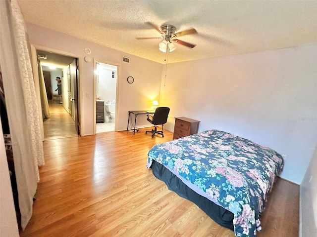 912 Lake Destiny Rd Unit F, Altamonte Springs, FL 32714 - bedroom featuring light wood-type flooring, a textured ceiling, ceiling fan, and connected bathroom