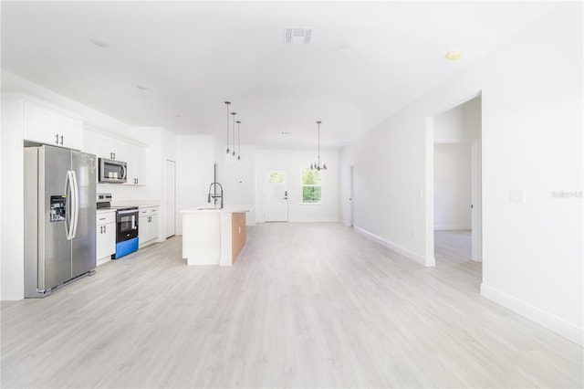 7229 N Gibralter Dr, Citrus Springs, FL 34434 - kitchen featuring stainless steel appliances, a kitchen island with sink, light countertops, a sink, and open floor plan