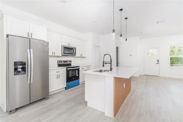7229 N Gibralter Dr, Citrus Springs, FL 34434 - kitchen with stainless steel appliances, a sink, light wood finished floors, white cabinetry, and light countertops