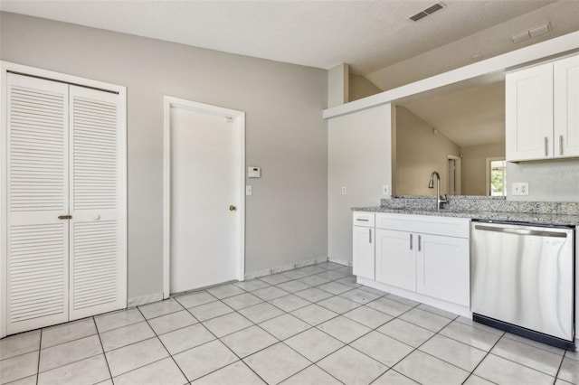 896 Satin Leaf Cir, Ocoee, FL 34761 - kitchen with dishwasher, vaulted ceiling, white cabinets, a sink, and light stone countertops