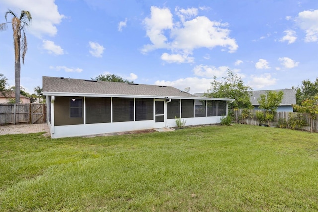 896 Satin Leaf Cir, Ocoee, FL 34761 - back of property with a sunroom