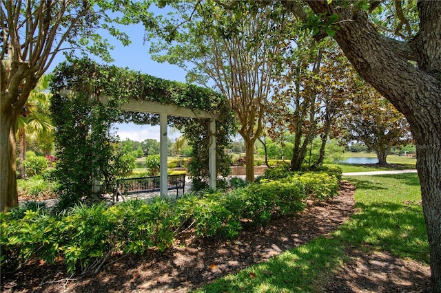 402 S Lake Victoria Cir, Deland, FL 32724 - view of community featuring a water view and a yard