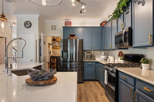402 S Lake Victoria Cir, Deland, FL 32724 - kitchen with stainless steel appliances, a sink, ornamental molding, tasteful backsplash, and blue cabinetry