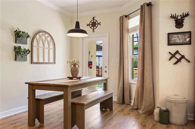 402 S Lake Victoria Cir, Deland, FL 32724 - dining area featuring wood finished floors, crown molding, and baseboards