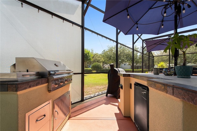 402 S Lake Victoria Cir, Deland, FL 32724 - sunroom / solarium featuring an outdoor kitchen and healthy amount of natural light
