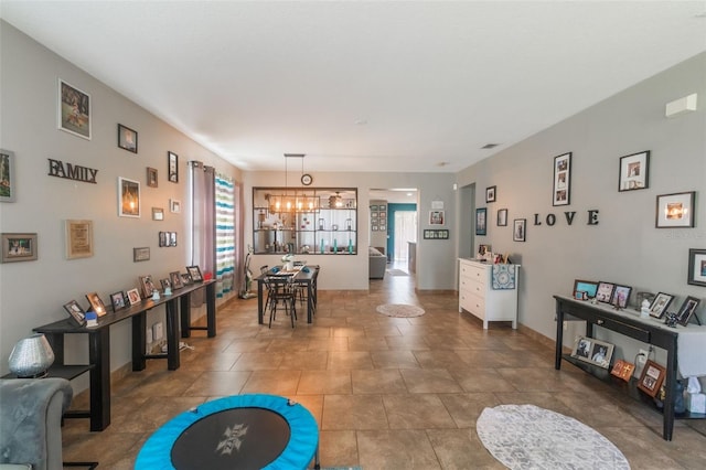 2619 Breezy Meadow Rd, Apopka, FL 32712 - living area with a chandelier and baseboards
