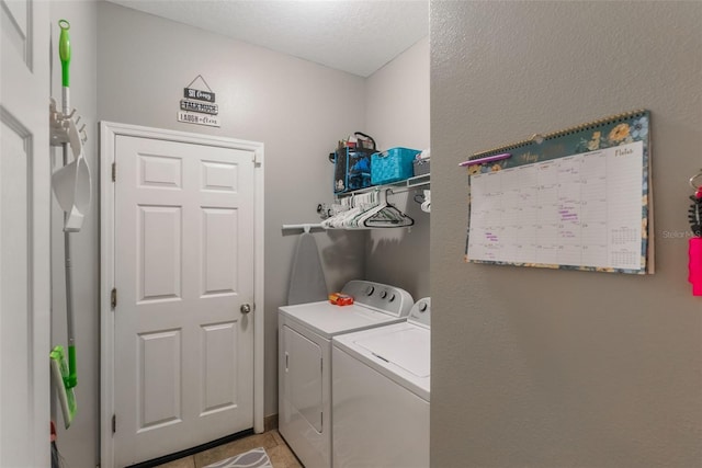 2619 Breezy Meadow Rd, Apopka, FL 32712 - laundry area featuring independent washer and dryer and light tile patterned floors