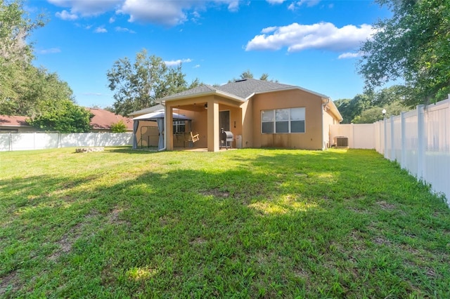 2619 Breezy Meadow Rd, Apopka, FL 32712 - rear view of property with stucco siding, ceiling fan, and cooling unit