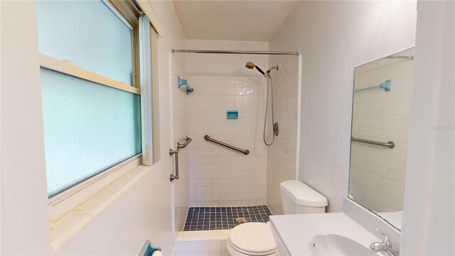 1119 Edith Dr, Daytona Beach, FL 32117 - bathroom with tiled shower and vanity