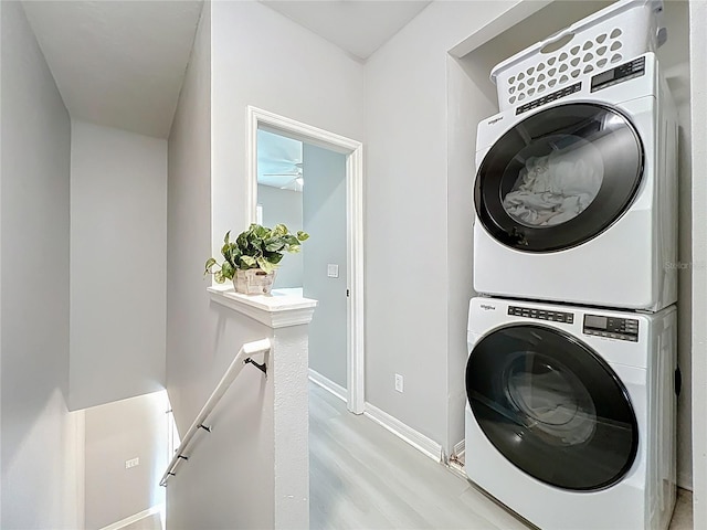 3309 Wilshire Way Rd Unit 3, Orlando, FL 32829 - laundry room featuring stacked washer and clothes dryer, light wood finished floors, and ceiling fan