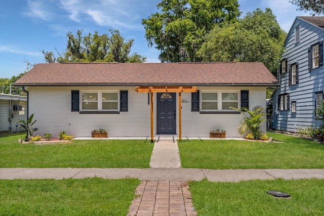 612 Florida Ave, Saint Cloud, FL 34769 - view of front of property with a front lawn and roof with shingles