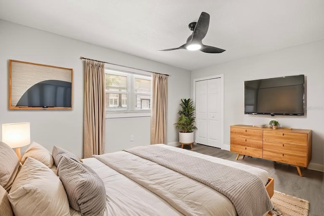 612 Florida Ave, Saint Cloud, FL 34769 - bedroom with wood finished floors, a closet, baseboards, and a ceiling fan