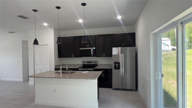3315 W Montgomery Ln, Citrus Springs, FL 34433 - kitchen featuring stainless steel appliances, a sink, dark cabinets, baseboards, and recessed lighting