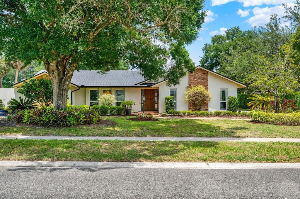 1390 Yellow Pine Ct, Winter Springs, FL 32708 - view of front of property featuring stucco siding and a front lawn