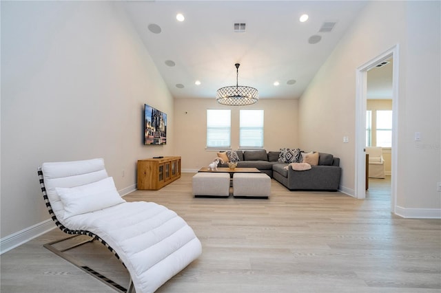 8419 Pippen Dr, Orlando, FL 32836 - living area featuring healthy amount of natural light, light wood-style flooring, vaulted ceiling, baseboards, and recessed lighting