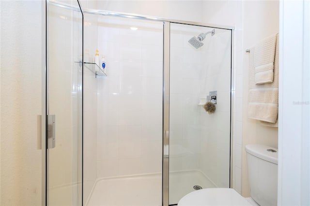 8419 Pippen Dr, Orlando, FL 32836 - full bathroom featuring toilet and a stall shower
