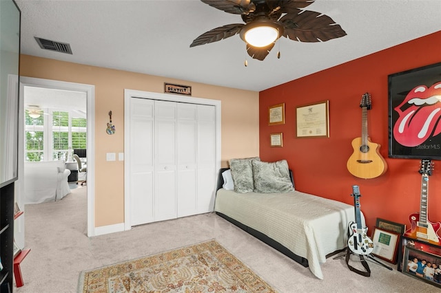 4536 N Landmark Dr, Orlando, FL 32817 - bedroom featuring carpet, a closet, and a ceiling fan