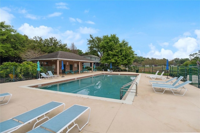 920 Cool Springs Cir, Ocoee, FL 34761 - community pool with a patio area and view of wooded area