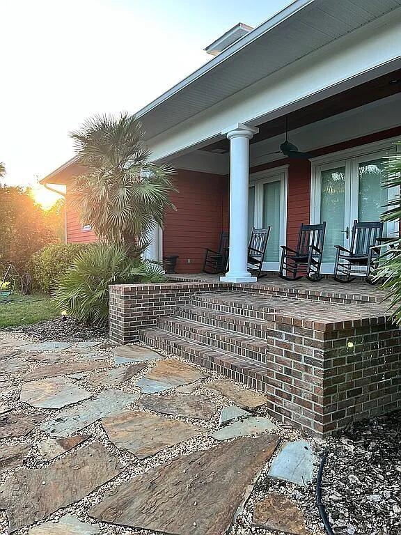11317 NW 199th Ave, Alachua, FL 32615 - property entrance featuring a porch
