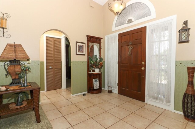 2021 Wildfire Ct, Apopka, FL 32703 - foyer featuring arched walkways, light tile patterned floors, and a high ceiling