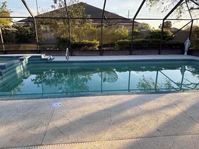 2 Bickshire Ln, Palm Coast, FL 32137 - view of swimming pool with glass enclosure, a pool with connected hot tub, and a patio area