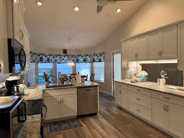 2 Bickshire Ln, Palm Coast, FL 32137 - kitchen with stainless steel appliances, vaulted ceiling, a sink, a peninsula, and a ceiling fan