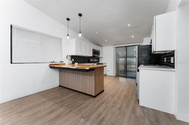 415 S Lancelot Ave, Orlando, FL 32835 - kitchen featuring stainless steel appliances, white cabinets, lofted ceiling, backsplash, and light wood-style flooring