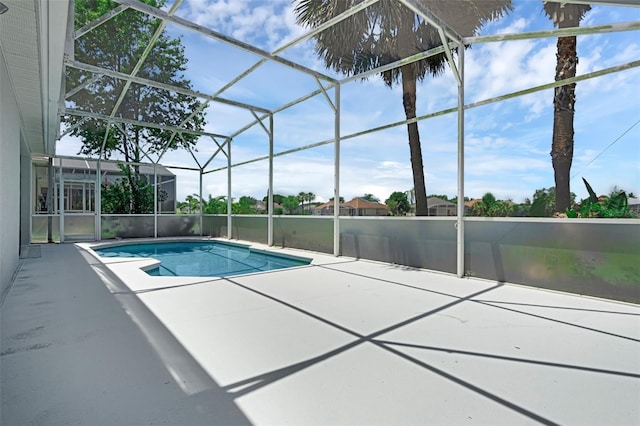 468 Jaybee Ave, Davenport, FL 33897 - swimming pool with a patio area and a lanai