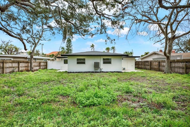 203 Driftwood Dr W, Palm Harbor, FL 34683 - back of property featuring stucco siding