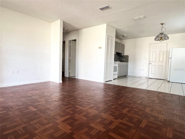 501 Las Palmas Cir Unit 676, Avon Park, FL 33825 - unfurnished living room featuring baseboards and a textured ceiling