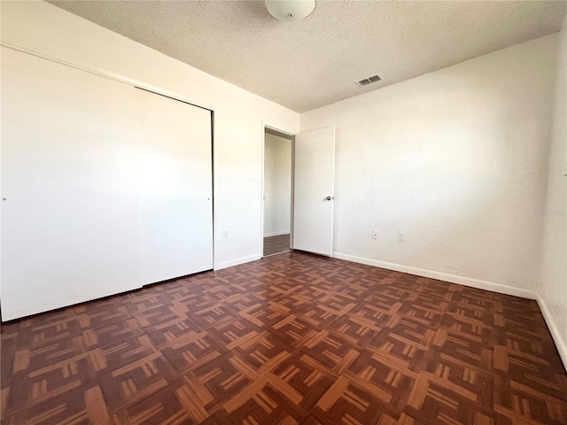 501 Las Palmas Cir Unit 676, Avon Park, FL 33825 - unfurnished bedroom featuring a textured ceiling, baseboards, and a closet
