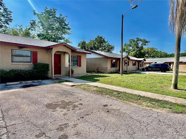 501 Las Palmas Cir Unit 676, Avon Park, FL 33825 - single story home featuring stucco siding and a front yard