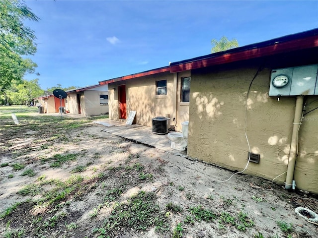 501 Las Palmas Cir Unit 676, Avon Park, FL 33825 - back of property featuring stucco siding and cooling unit