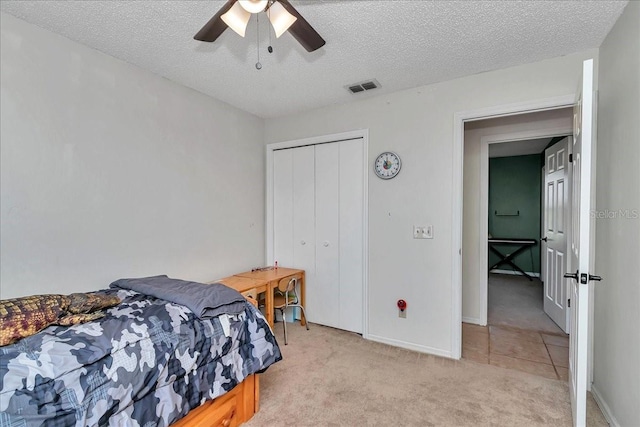 16386 SE 156th Place Rd, Weirsdale, FL 32195 - bedroom featuring light colored carpet, a textured ceiling, a closet, ceiling fan, and baseboards