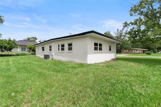 5115 W Livingston St, Orlando, FL 32811 - back of house with a yard